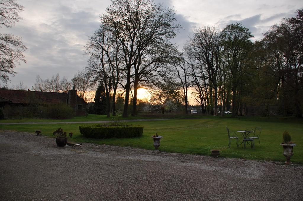 Le Chateau Des Ormes Bed & Breakfast Lambersart Bagian luar foto