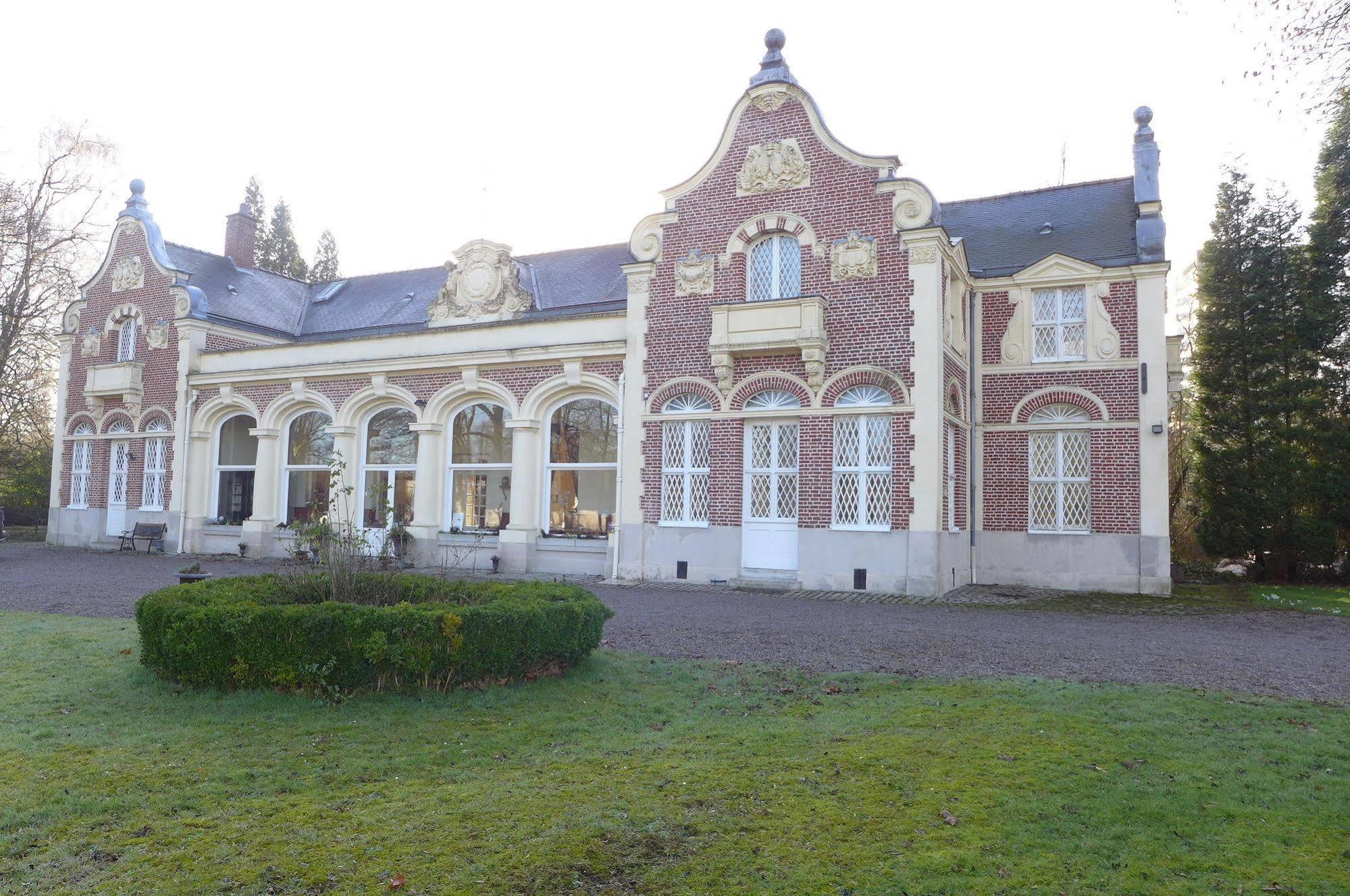 Le Chateau Des Ormes Bed & Breakfast Lambersart Bagian luar foto