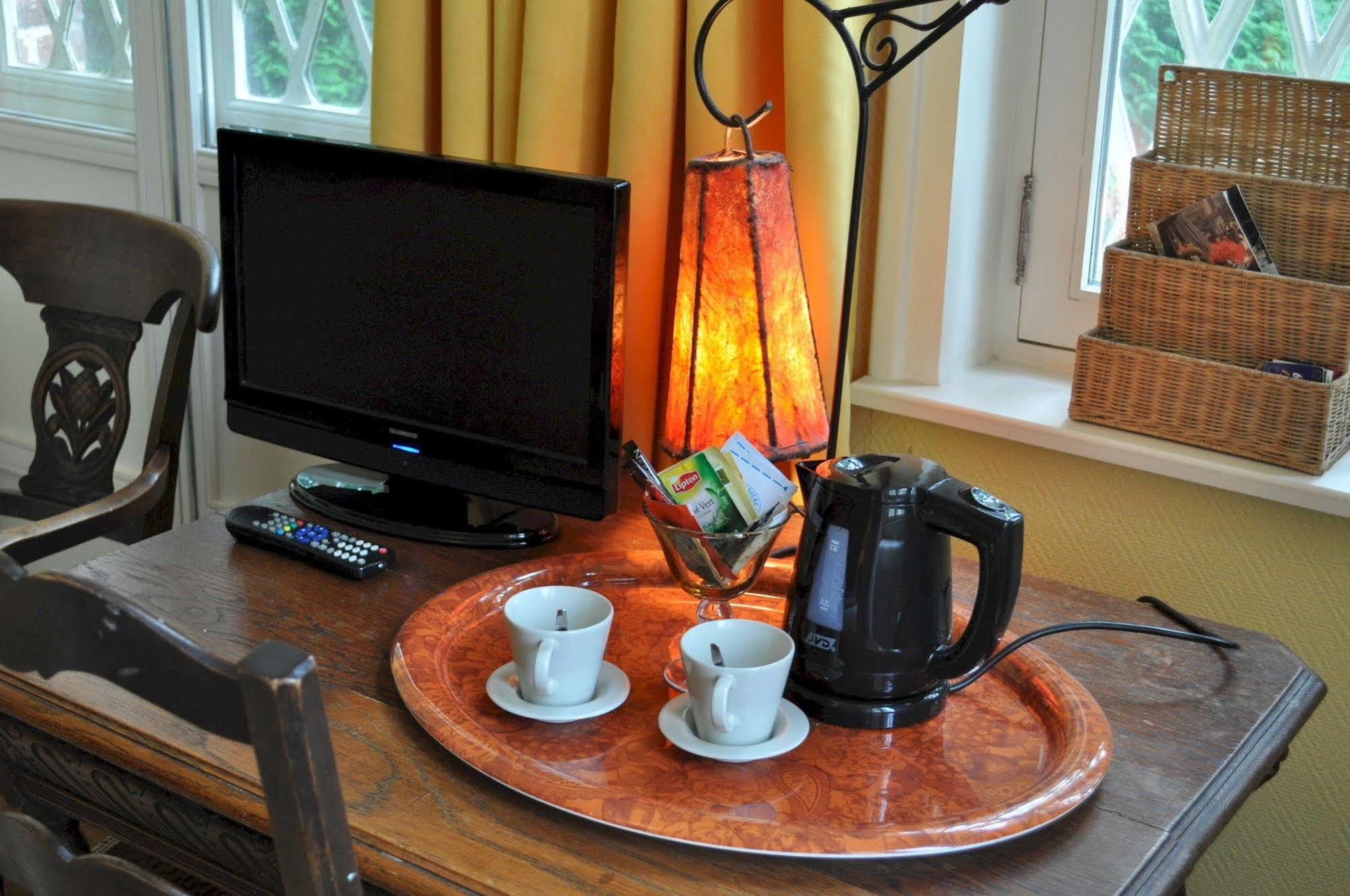 Le Chateau Des Ormes Bed & Breakfast Lambersart Bagian luar foto