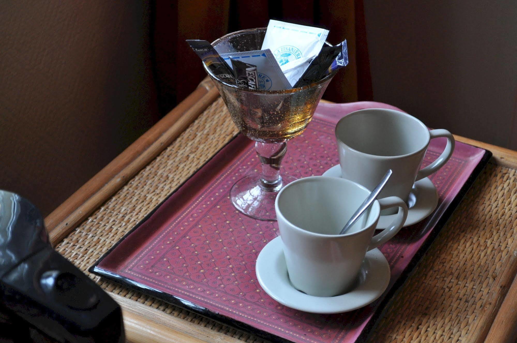 Le Chateau Des Ormes Bed & Breakfast Lambersart Bagian luar foto