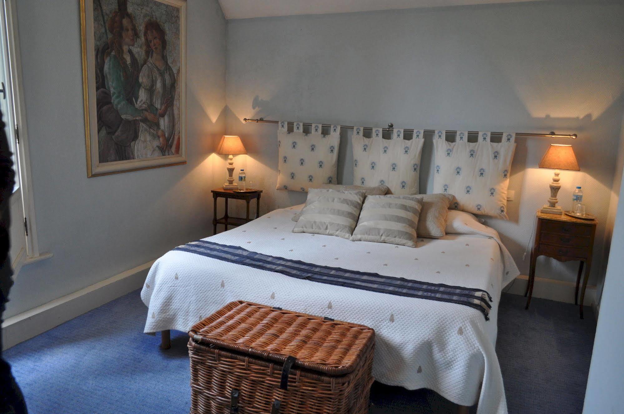 Le Chateau Des Ormes Bed & Breakfast Lambersart Bagian luar foto