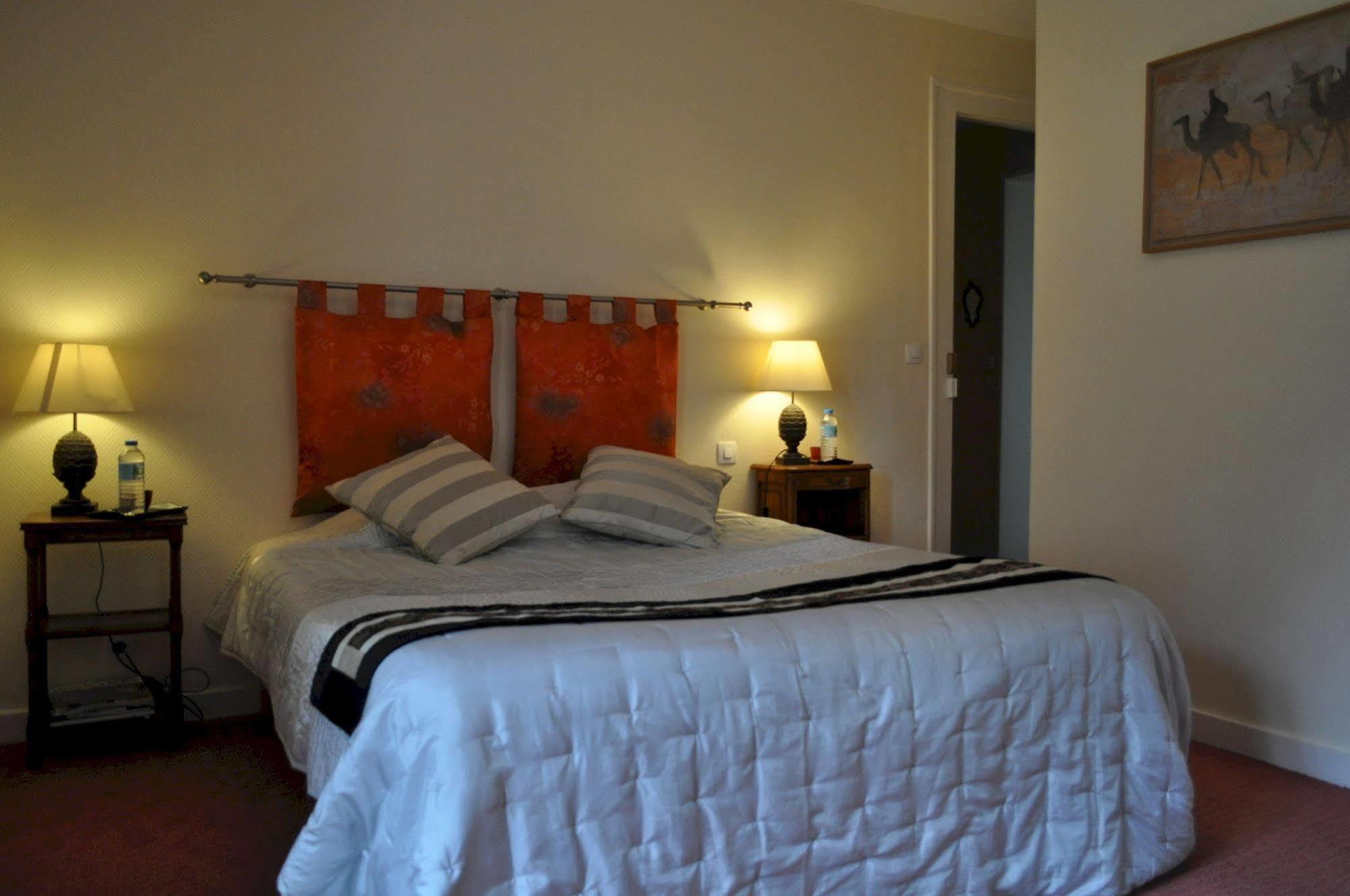 Le Chateau Des Ormes Bed & Breakfast Lambersart Bagian luar foto