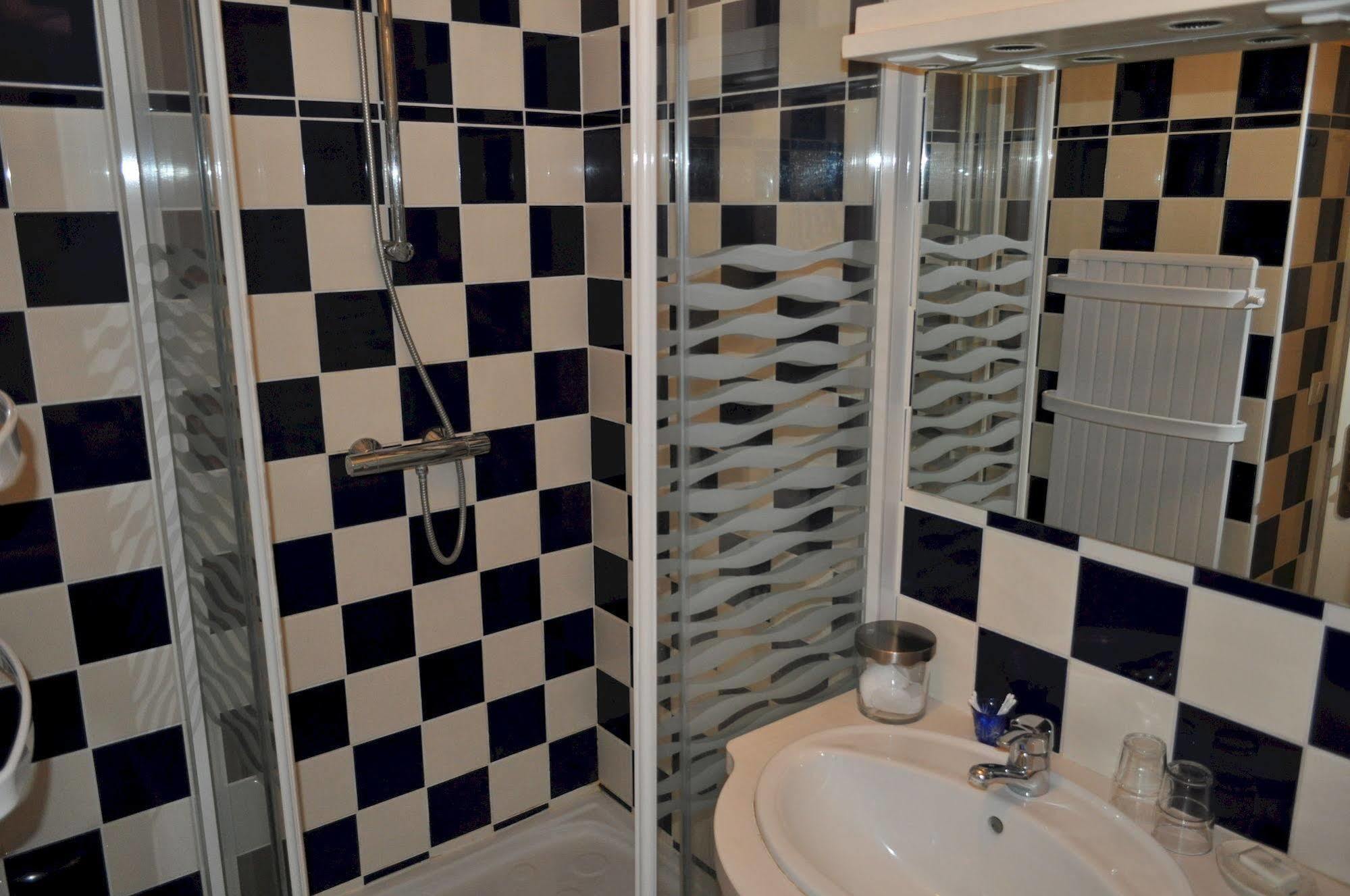 Le Chateau Des Ormes Bed & Breakfast Lambersart Bagian luar foto