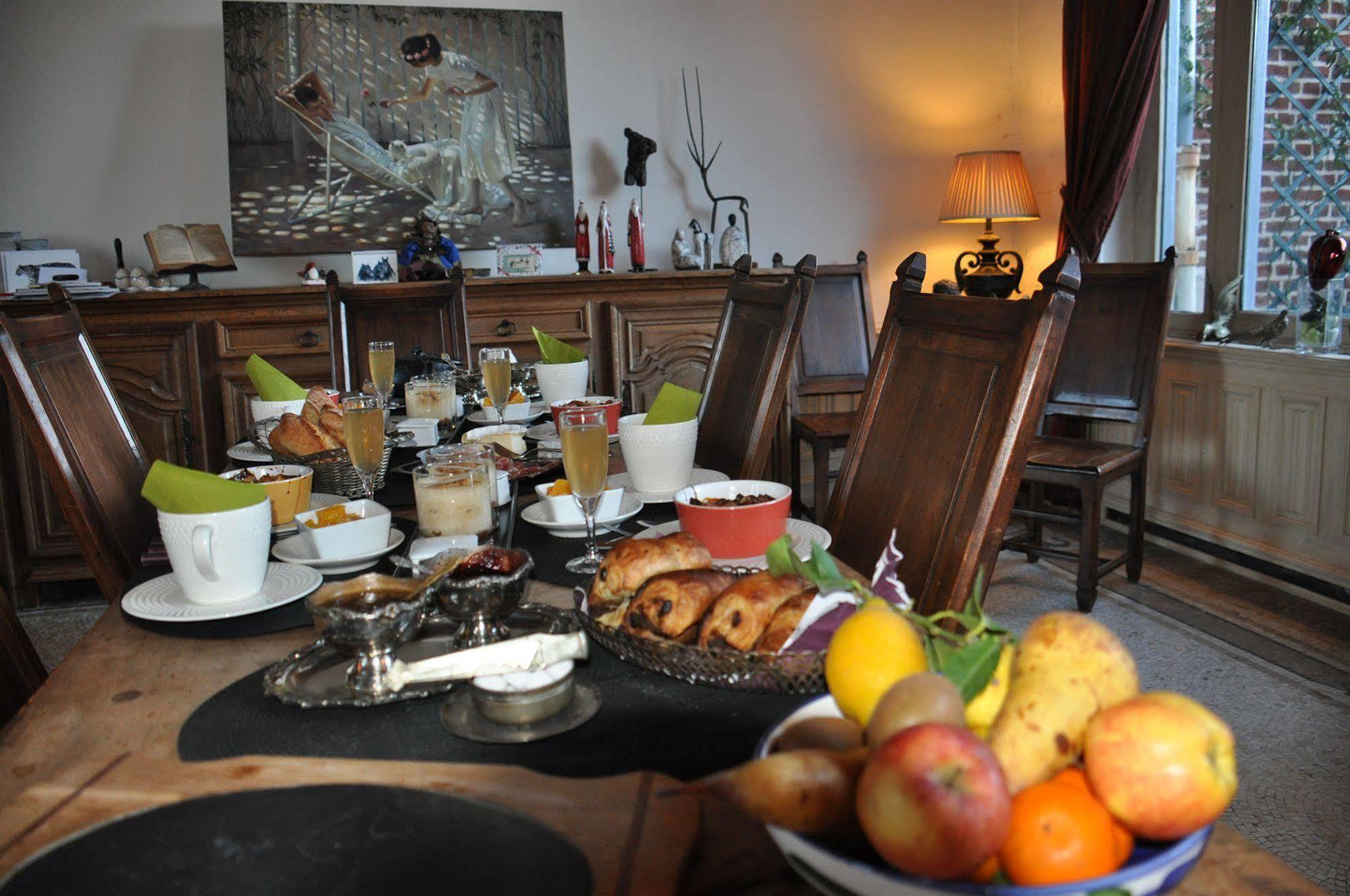 Le Chateau Des Ormes Bed & Breakfast Lambersart Bagian luar foto