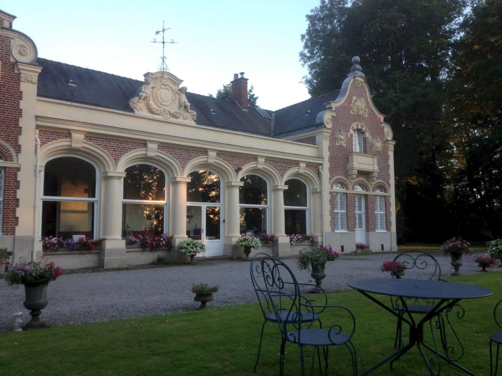 Le Chateau Des Ormes Bed & Breakfast Lambersart Bagian luar foto