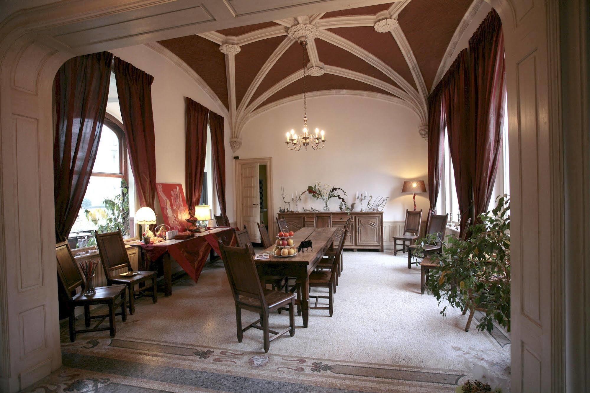 Le Chateau Des Ormes Bed & Breakfast Lambersart Bagian luar foto