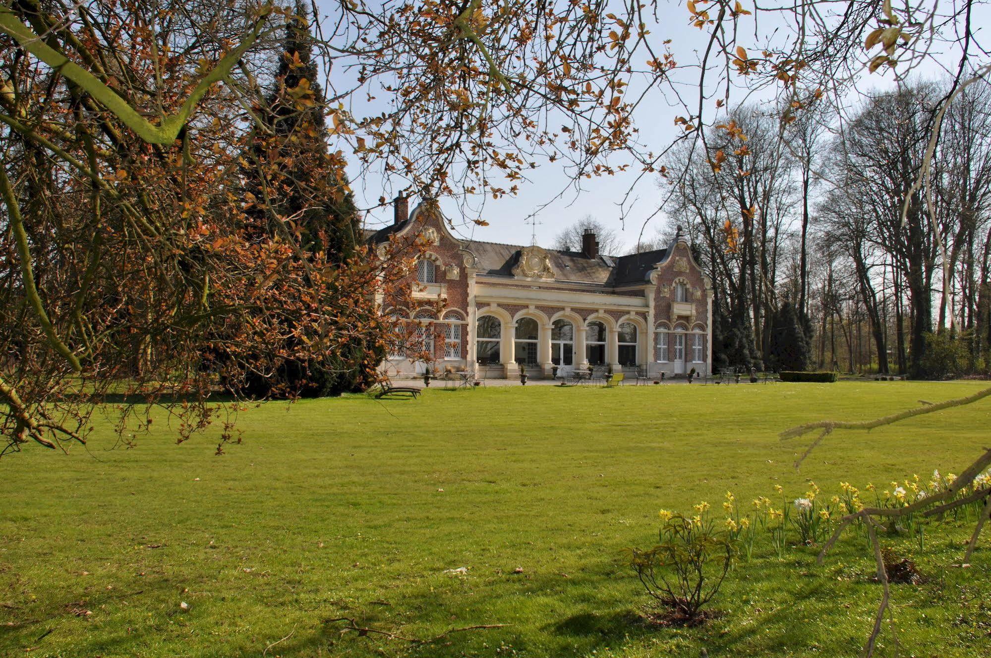 Le Chateau Des Ormes Bed & Breakfast Lambersart Bagian luar foto