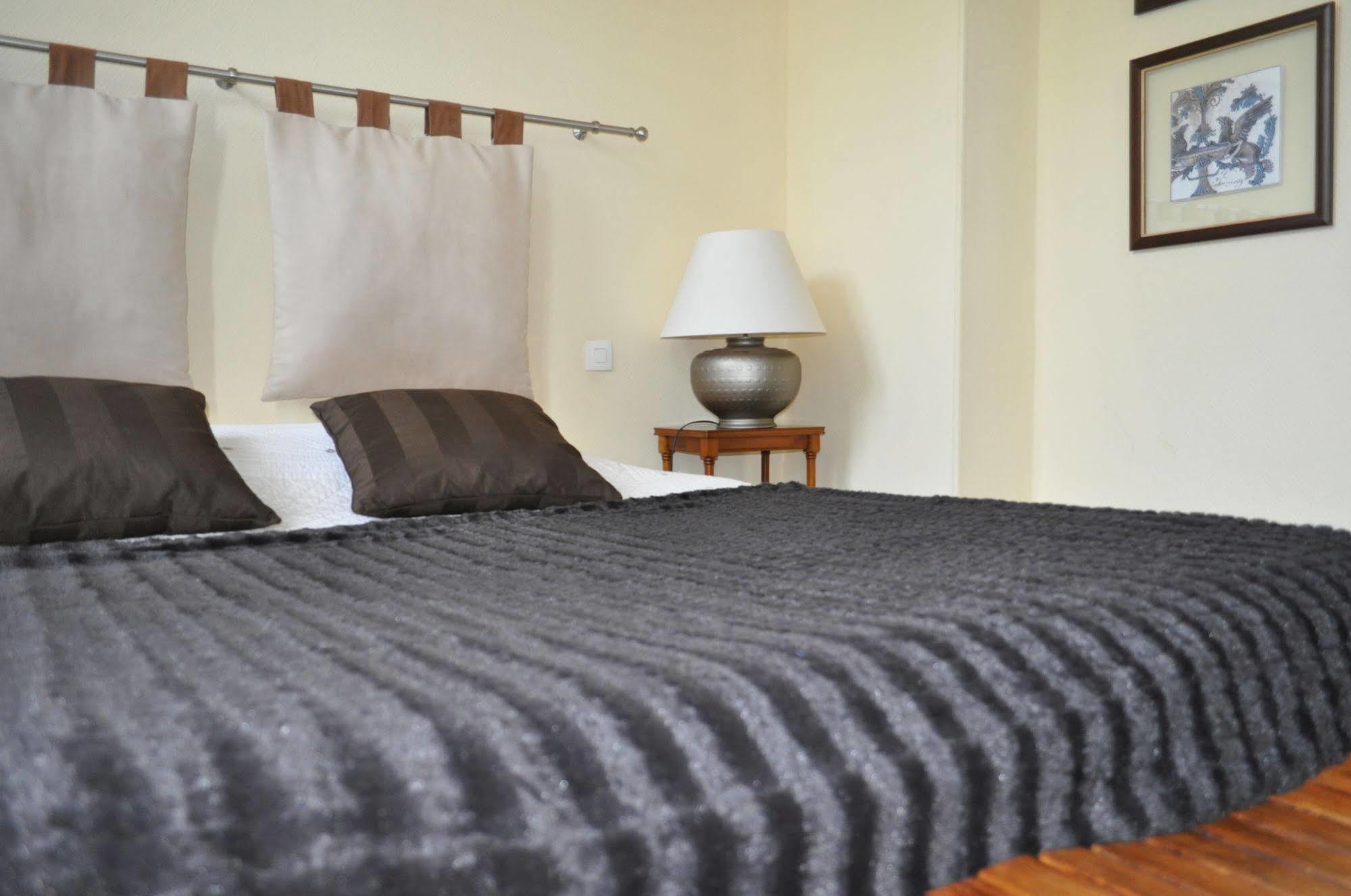 Le Chateau Des Ormes Bed & Breakfast Lambersart Bagian luar foto