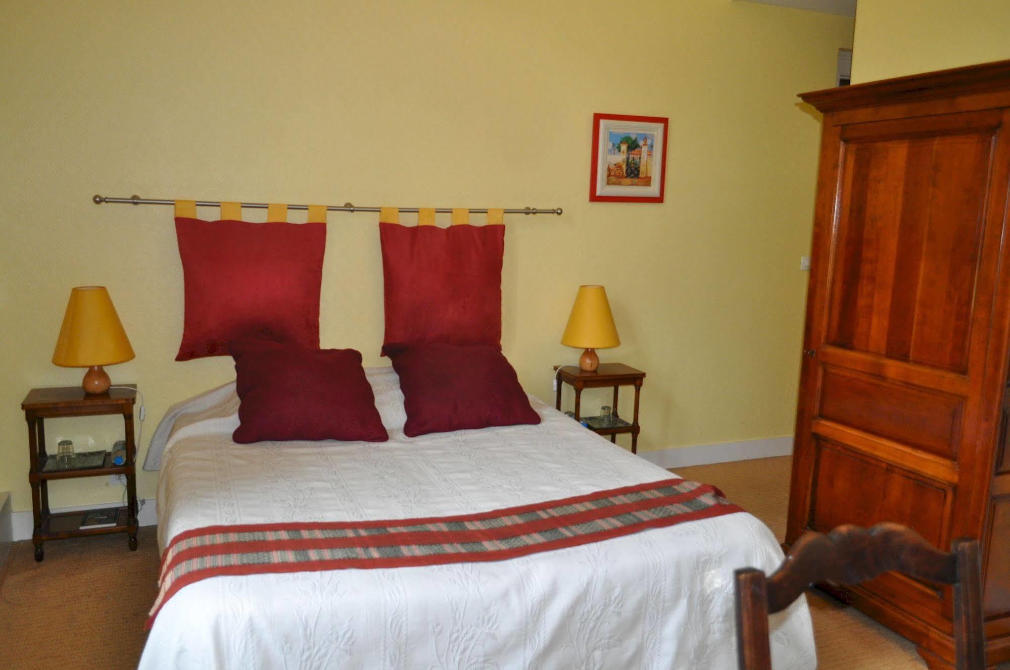 Le Chateau Des Ormes Bed & Breakfast Lambersart Bagian luar foto