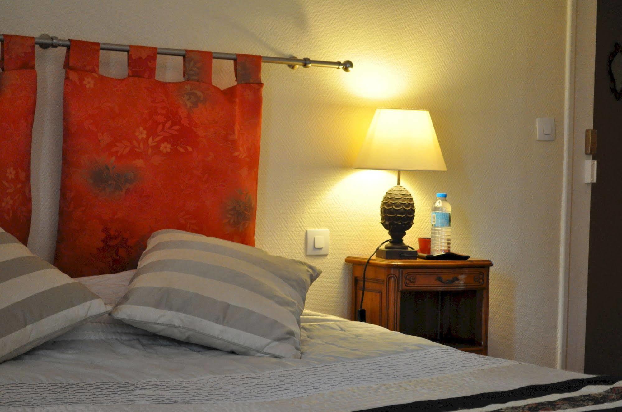 Le Chateau Des Ormes Bed & Breakfast Lambersart Bagian luar foto